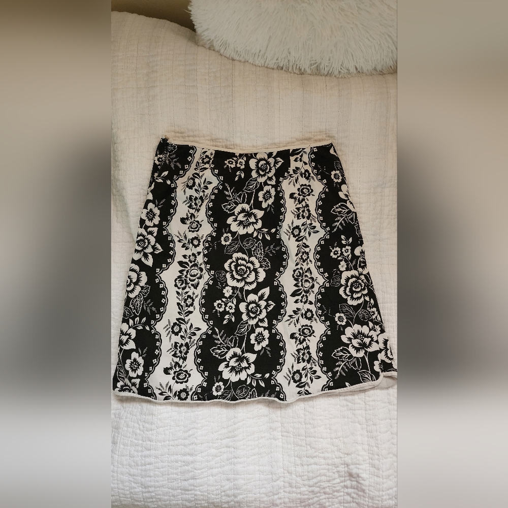 ℰ𝓋ℯ𝓇𝒹𝒶𝓎 𝒞𝒶𝓈𝓊𝒶𝓁, ℬ𝓁𝒶𝒸𝓀 & 𝒲𝒽𝒾𝓉ℯ, ℱ𝓁ℴ𝓇𝒶𝓁 𝒮𝓀𝒾𝓇𝓉 - Picture 4 of 4